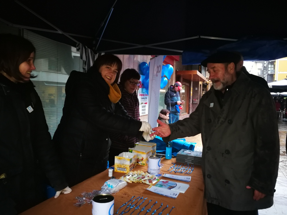 Grupo de personas en actividad de la asociación